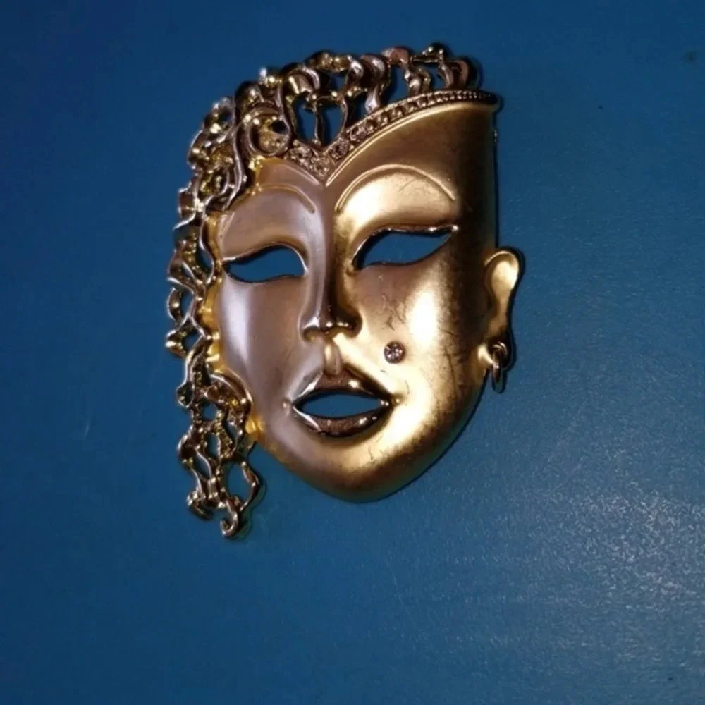 Vintage masquarade‎  Goldtone Theatrical mask brooch